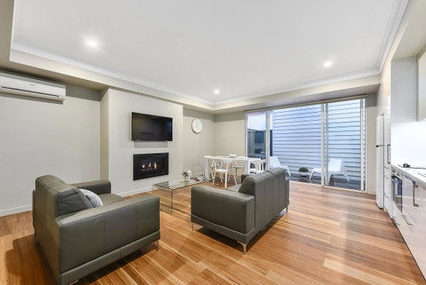 Aloha Central Luxury Apartments - Accommodation in Surfers Paradise 6