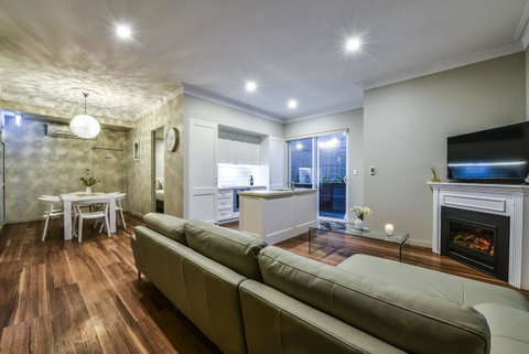 Aloha Central Luxury Apartments - Accommodation in Surfers Paradise 8