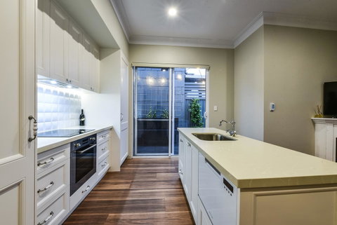 Aloha Central Luxury Apartments - Accommodation in Surfers Paradise 10