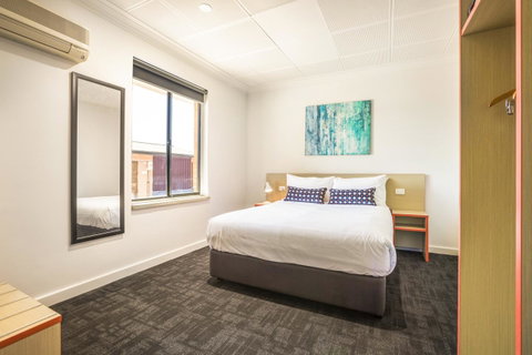 Nightcap At Rose & Crown Hotel - Accommodation in Surfers Paradise 1