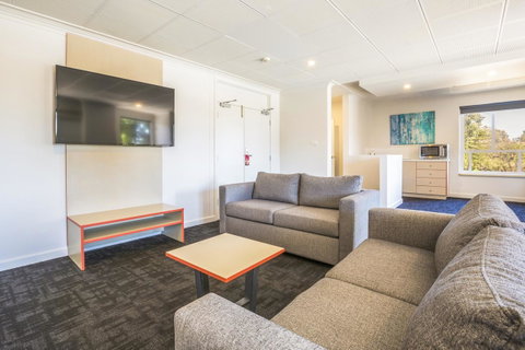 Nightcap At Rose & Crown Hotel - Accommodation in Surfers Paradise 2