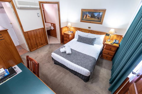 Astor Inn - Accommodation in Surfers Paradise 2