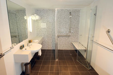 Adelaide Rockford - Accommodation in Surfers Paradise 13