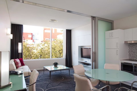 Adelaide Rockford - Accommodation in Surfers Paradise 20