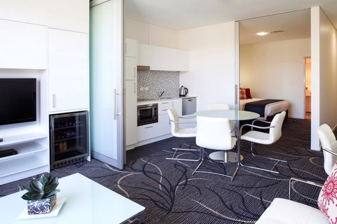 Adelaide Rockford - Accommodation in Surfers Paradise 23