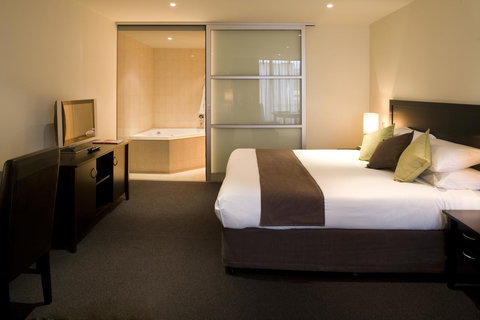 Adelaide Rockford - Accommodation in Surfers Paradise 4