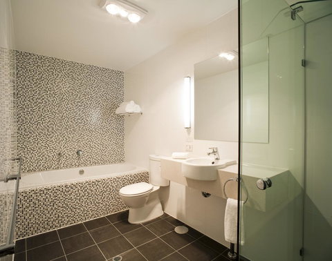 Adelaide Rockford - Accommodation in Surfers Paradise 17