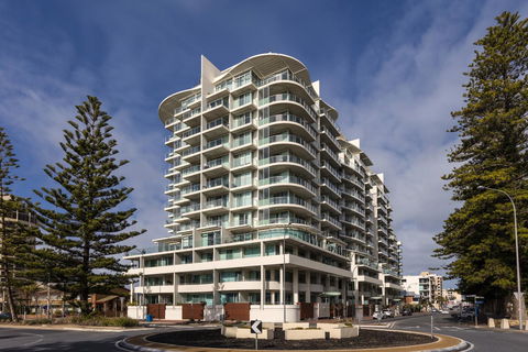 Oaks Glenelg Liberty Suites - Accommodation in Surfers Paradise 0
