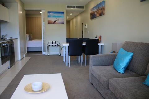 Beachside Luxury Getaway In Glenelg - Accommodation in Surfers Paradise 2