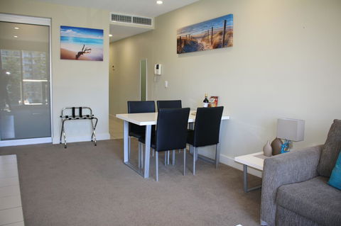 Beachside Luxury Getaway In Glenelg - Accommodation in Surfers Paradise 5