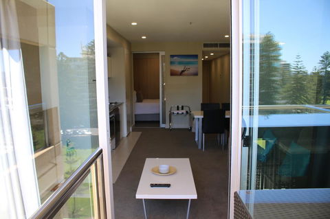 Beachside Luxury Getaway In Glenelg - Accommodation in Surfers Paradise 3