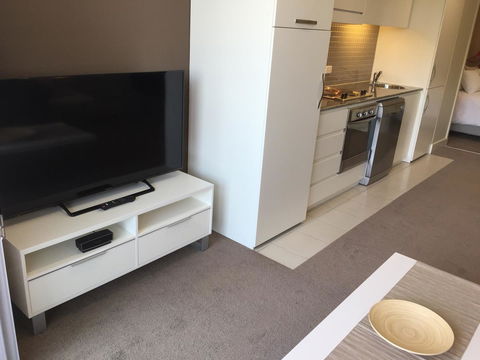 Beachside Luxury Getaway In Glenelg - Accommodation in Surfers Paradise 10