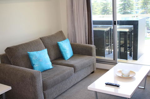 Beachside Luxury Getaway In Glenelg - Accommodation in Surfers Paradise 8