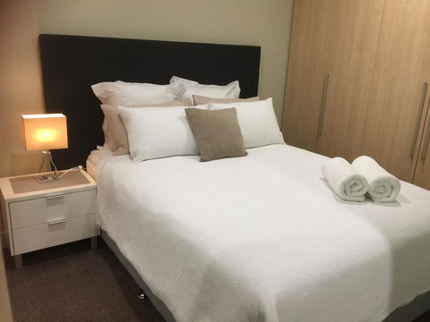 Beachside Luxury Getaway In Glenelg - Accommodation in Surfers Paradise 9