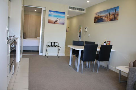 Beachside Luxury Getaway In Glenelg - Accommodation in Surfers Paradise 4