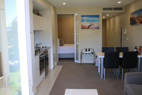 Beachside Luxury Getaway In Glenelg - Accommodation in Surfers Paradise 7