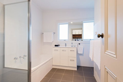 The Other House - Accommodation in Surfers Paradise 19