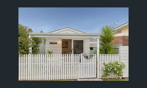 Wintergarden Beach Cabin - Accommodation in Surfers Paradise 3