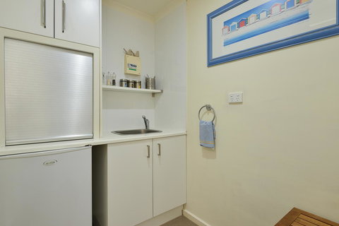 Wintergarden Beach Cabin - Accommodation in Surfers Paradise 8