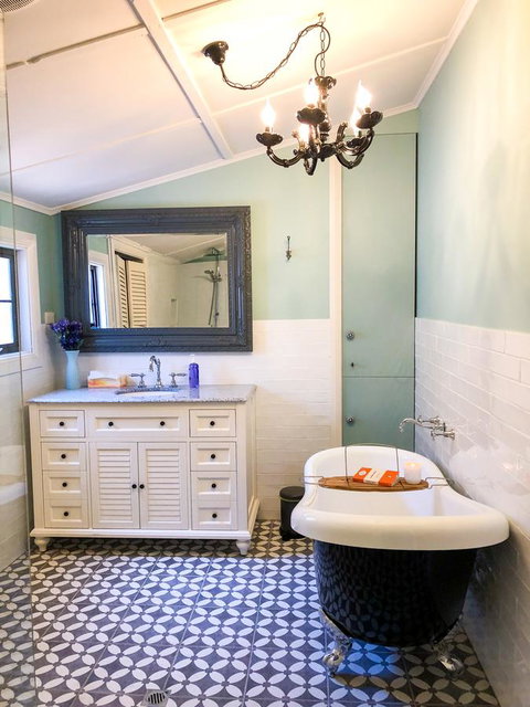 Inglenook Cottage - Accommodation in Surfers Paradise 22