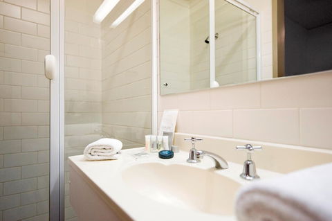 Adelaide Paringa - Accommodation in Surfers Paradise 14