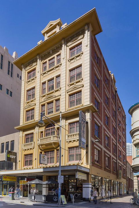 Adelaide Paringa - Accommodation in Surfers Paradise 0