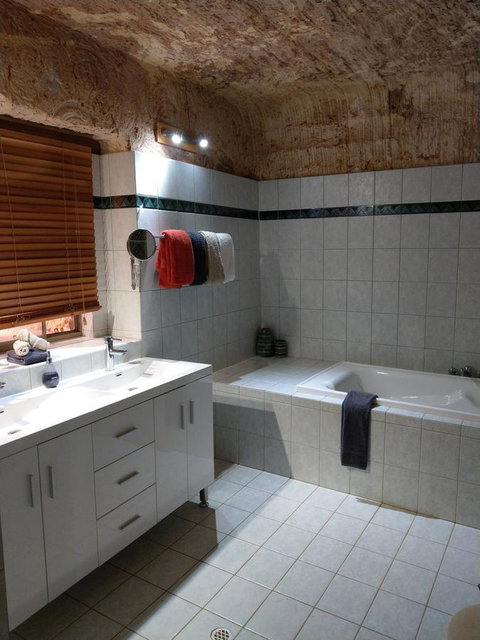 Zen Underground B&B - Accommodation in Surfers Paradise 3