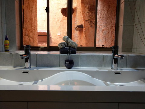 Zen Underground B&B - Accommodation in Surfers Paradise 6