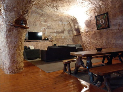 Zen Underground B&B - Accommodation in Surfers Paradise 4