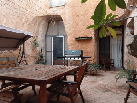 Zen Underground B&B - Accommodation in Surfers Paradise 5