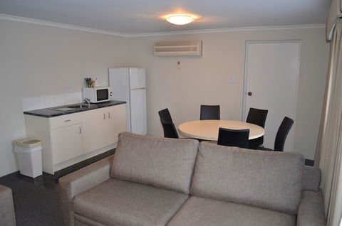 Arkana Motor Inn & Terrace Apartments - Accommodation in Surfers Paradise 11