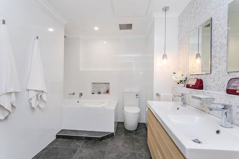Heart Of Glenelg BnB - Accommodation in Surfers Paradise 2