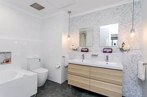 Heart Of Glenelg BnB - Accommodation in Surfers Paradise 3