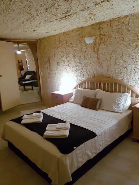 Underground Gem - Accommodation in Surfers Paradise 2