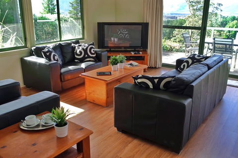 SkyView Villa - Accommodation in Surfers Paradise 4