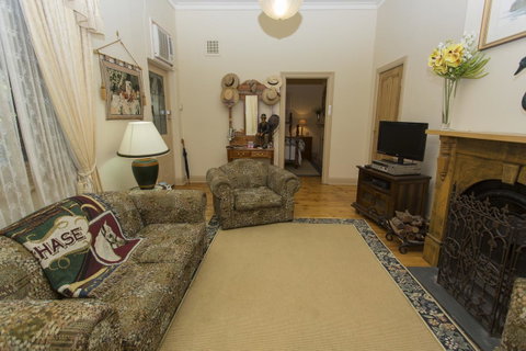 Tanunda Cottages - Accommodation in Surfers Paradise 10