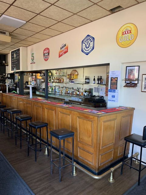 Commercial Hotel Morgan - Accommodation in Surfers Paradise 2