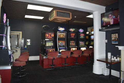 Commercial Hotel Morgan - Accommodation in Surfers Paradise 9