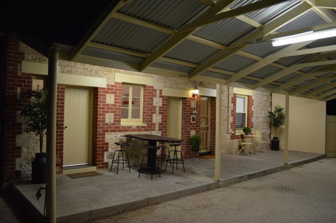 Two Cow Cottage Bed & Breakfast - Accommodation in Surfers Paradise 32