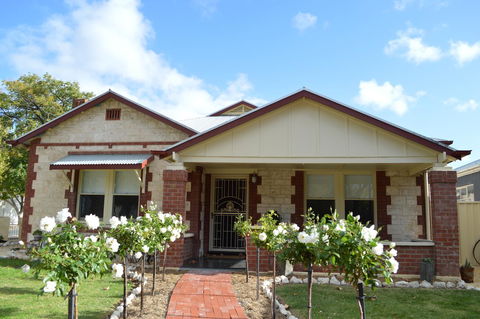 Two Cow Cottage Bed & Breakfast - Accommodation in Surfers Paradise 1