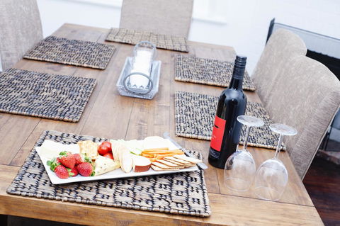 Two Cow Cottage Bed & Breakfast - Accommodation in Surfers Paradise 8