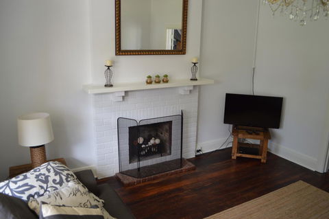 Two Cow Cottage Bed & Breakfast - Accommodation in Surfers Paradise 11