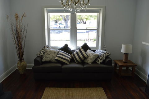 Two Cow Cottage Bed & Breakfast - Accommodation in Surfers Paradise 14