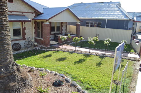 Two Cow Cottage Bed & Breakfast - Accommodation in Surfers Paradise 18