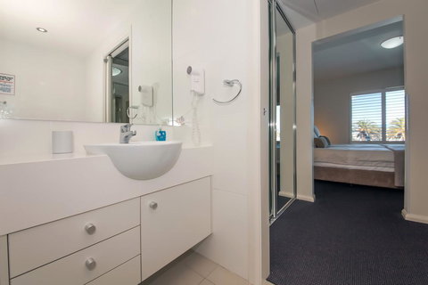 Pacific Blue 278-265 Sandy Pt Rd- Dual Key Access, Wifi, Linen And Air Conditioning - Accommodation in Surfers Paradise 12