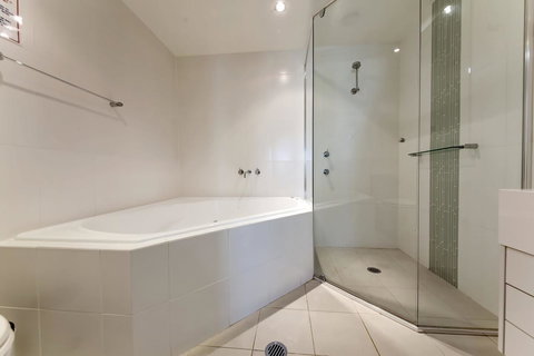 Pacific Blue 278-265 Sandy Pt Rd- Dual Key Access, Wifi, Linen And Air Conditioning - Accommodation in Surfers Paradise 11
