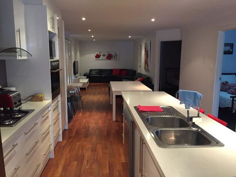Home On Torrens - Accommodation in Surfers Paradise 1