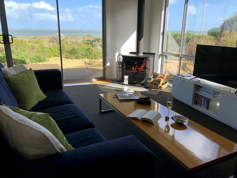 Coorong Waterfront Retreat - Accommodation in Surfers Paradise 8