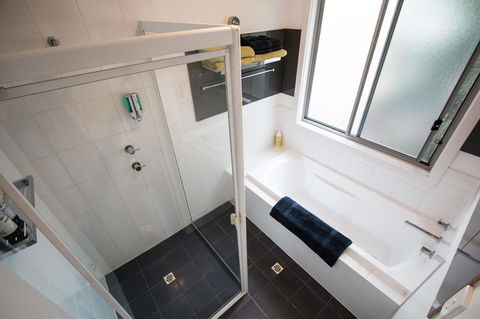 Coorong Waterfront Retreat - Accommodation in Surfers Paradise 11