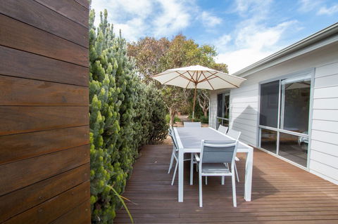 Coorong Waterfront Retreat - Accommodation in Surfers Paradise 16